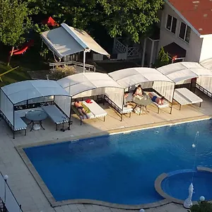 rezervați aici